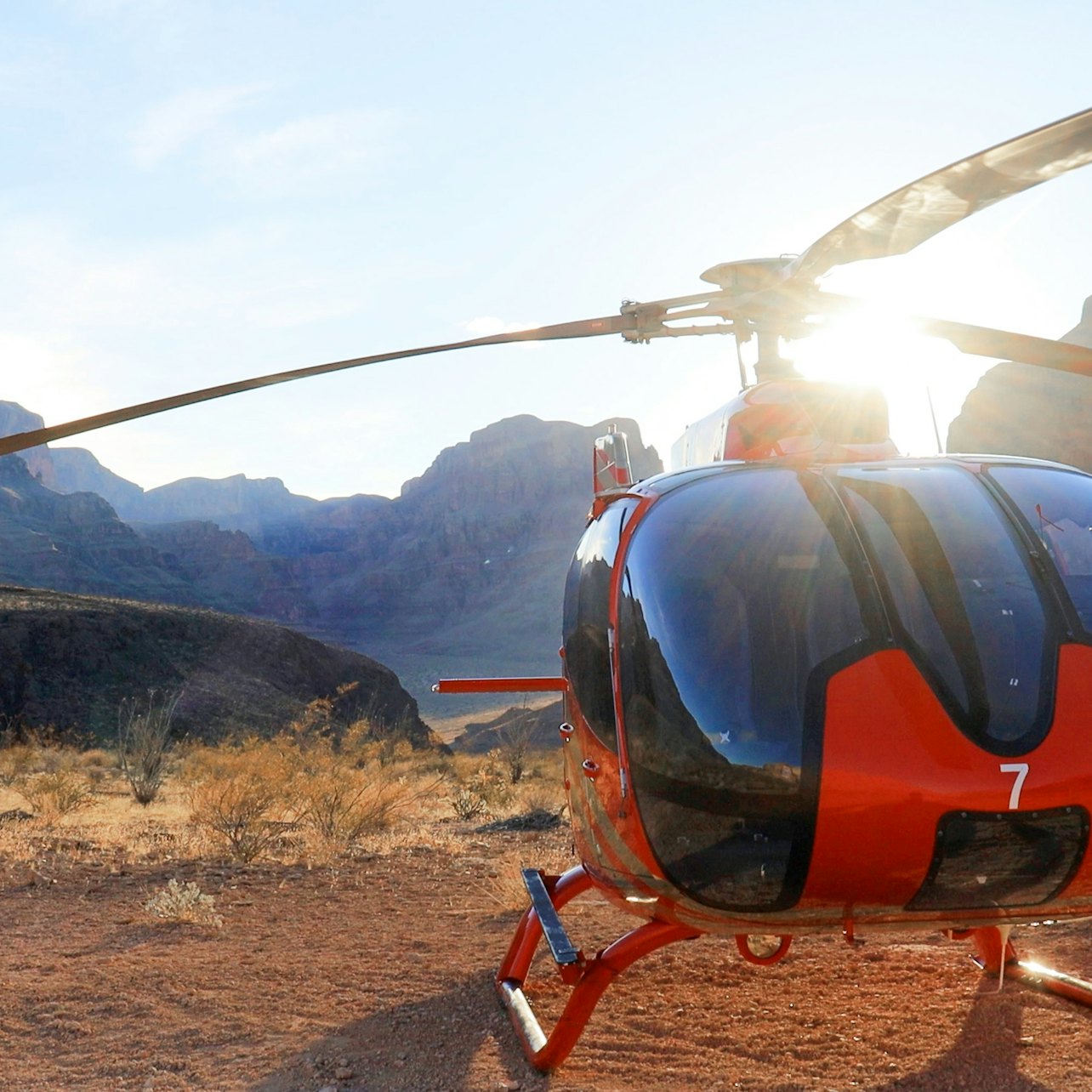Passeio de helicóptero ao pôr do sol em Grand Celebration - Acomodações em Las Vegas, Nevada