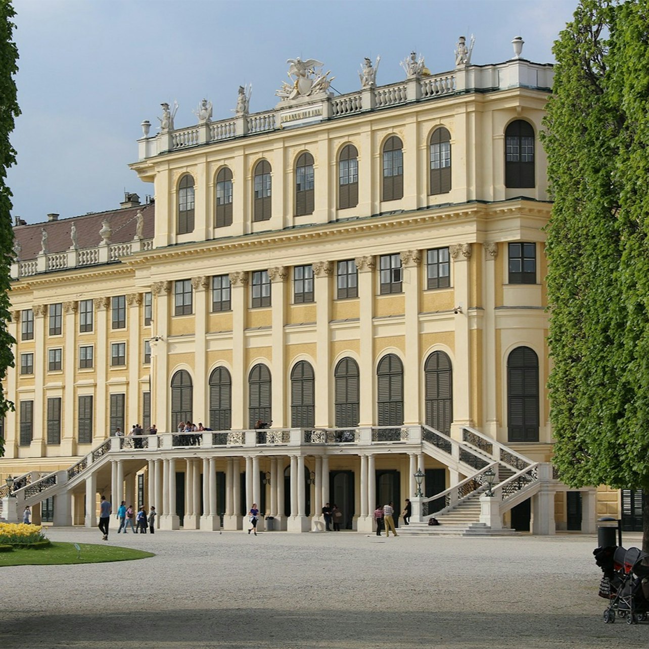 Entrada rápida no Palácio e Jardim Schönbrunn com visita guiada - Acomodações em Viena