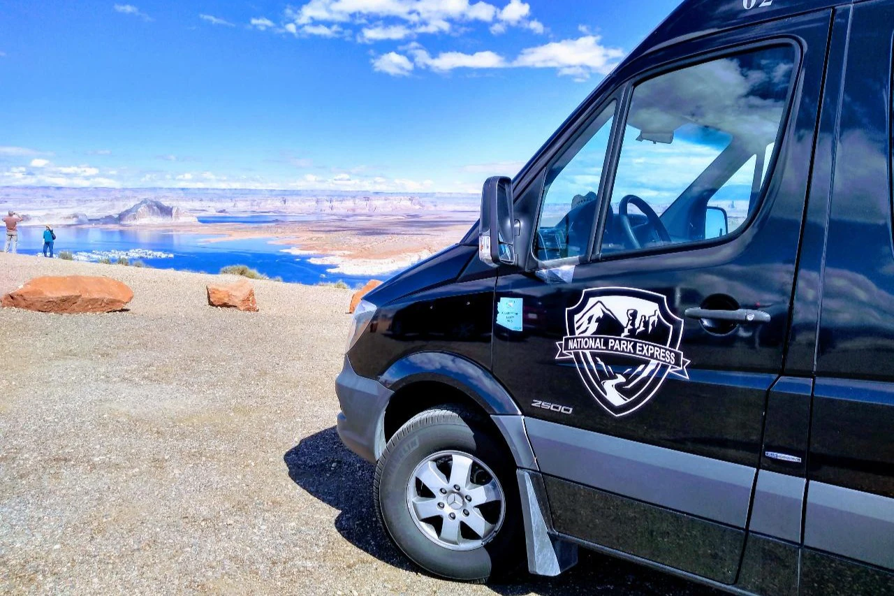 Grand Canyon West: One-Way or Roundtrip Shuttle Transfer from Las Vegas