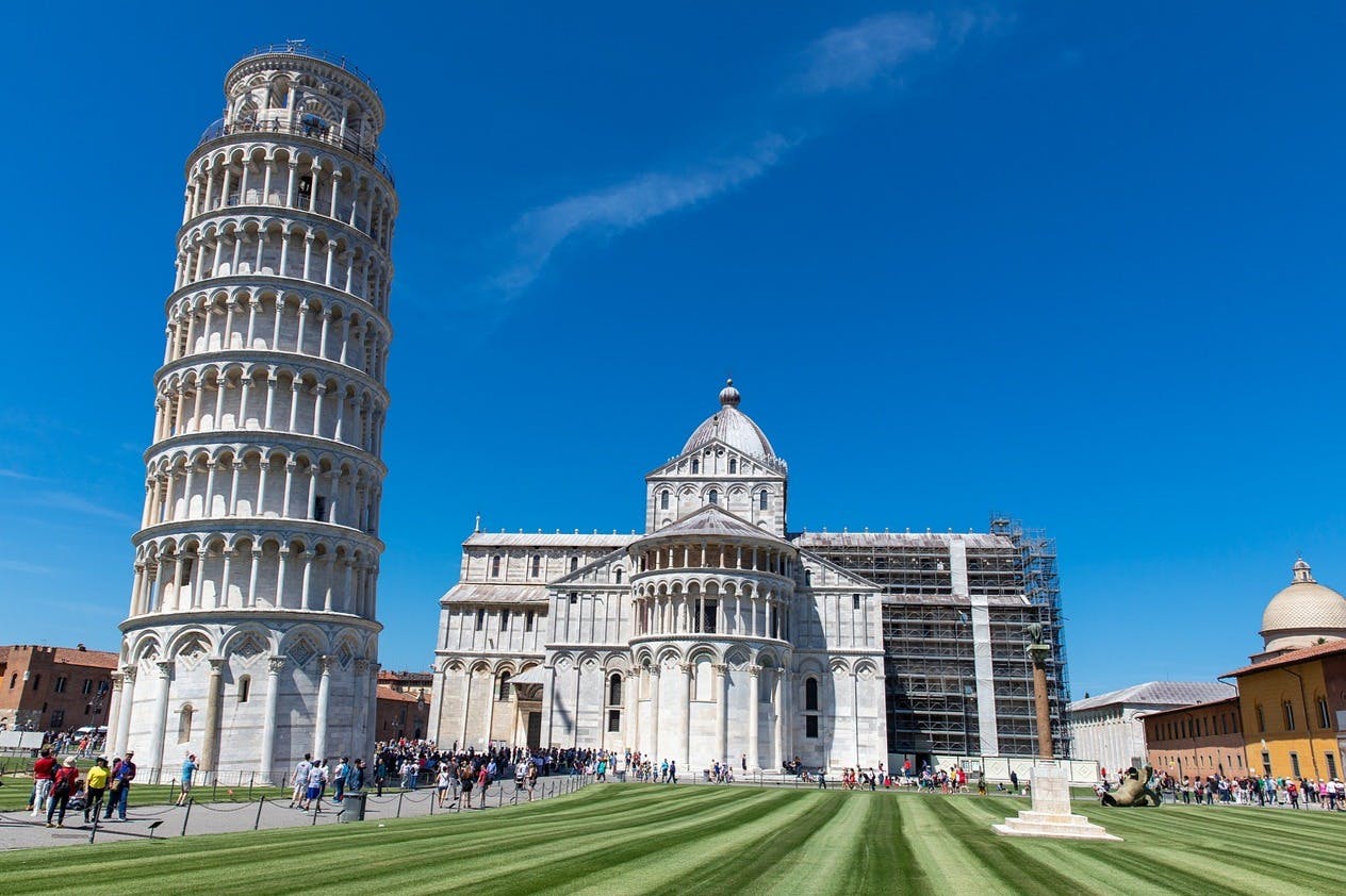 Lutande tornet i Pisa