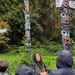 Stanley Park: Guided Totem Poles Walking Tour 2
