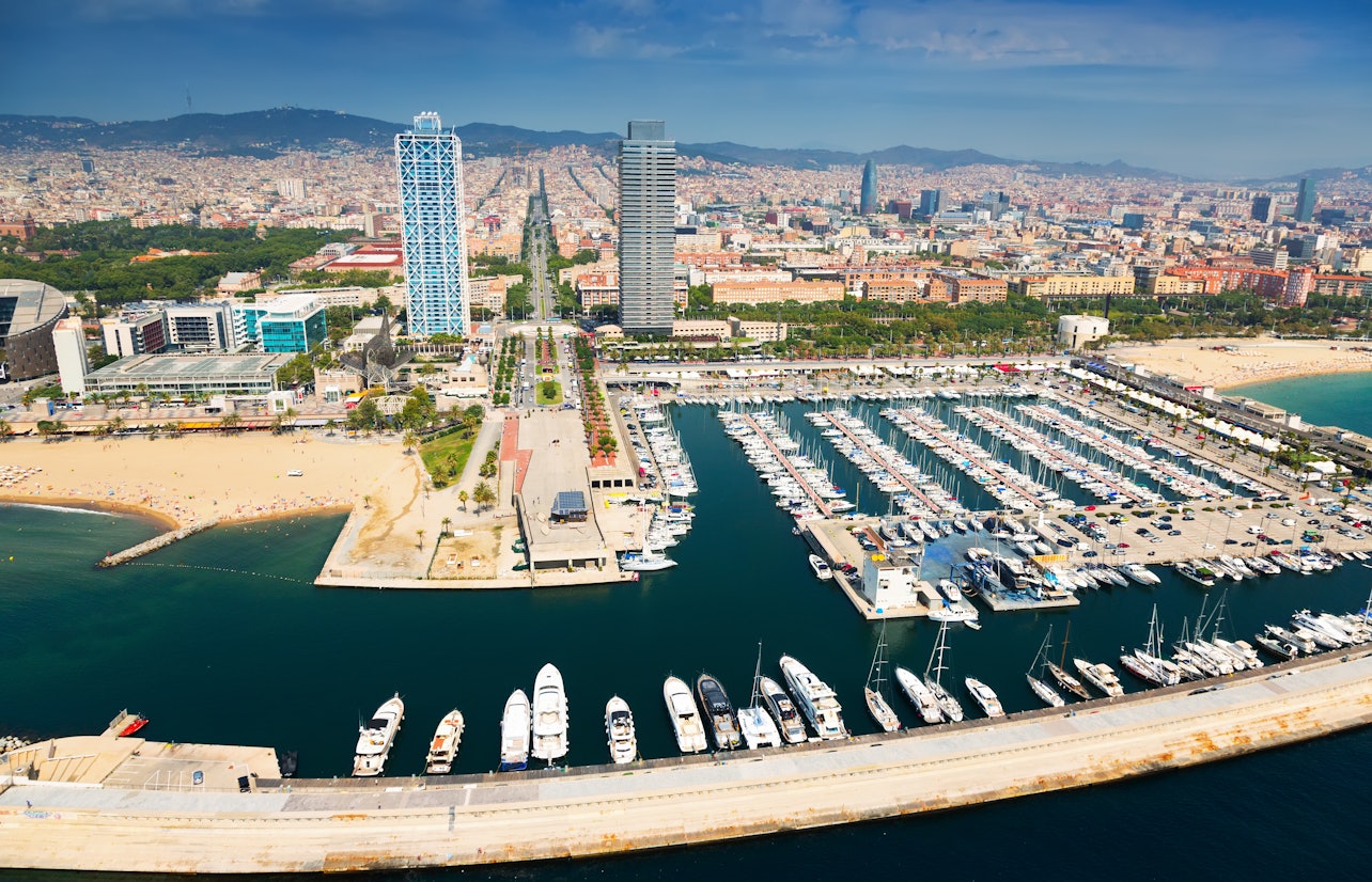 Barcelona: Las Golondrinas Crucero de 60 minutos por el puerto y la costa - Alojamientos en Barcelona