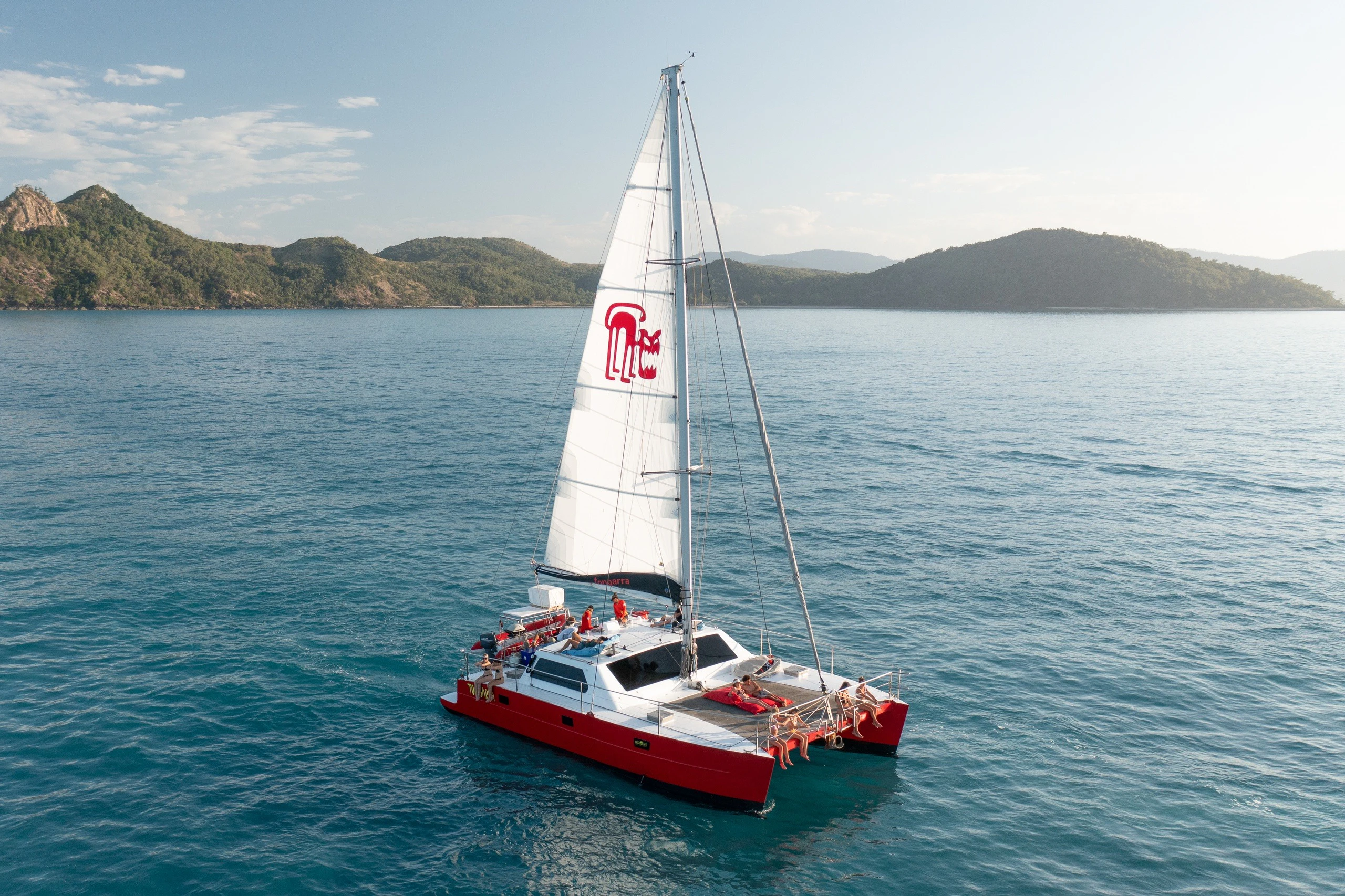 Whitsunday Islands: Tongarra Sailing Tour from Airlie Beach