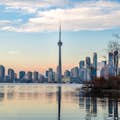 Skyline van Toronto vanaf het eiland Toronto