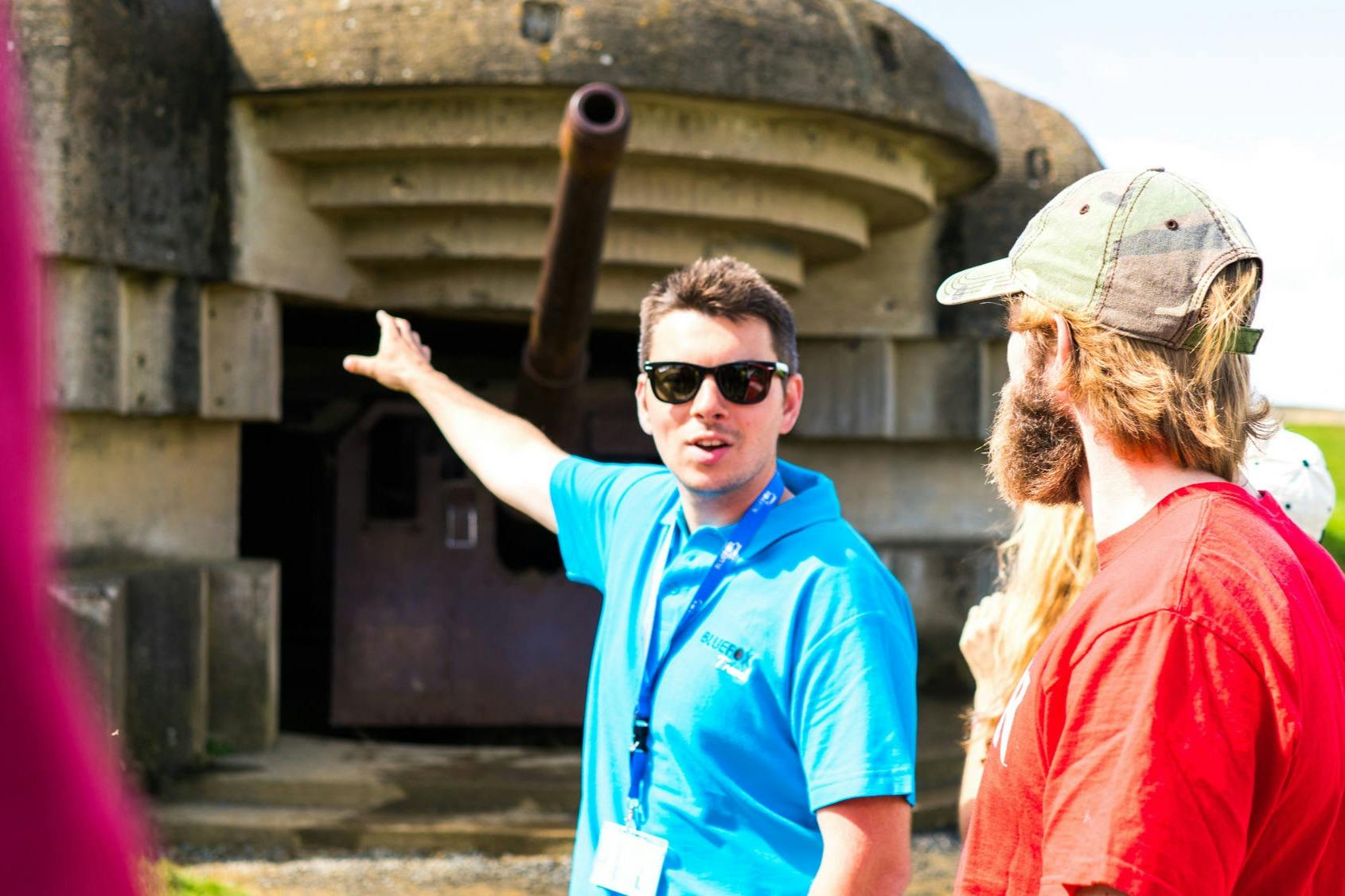 大砲付きのガイドとバンカー