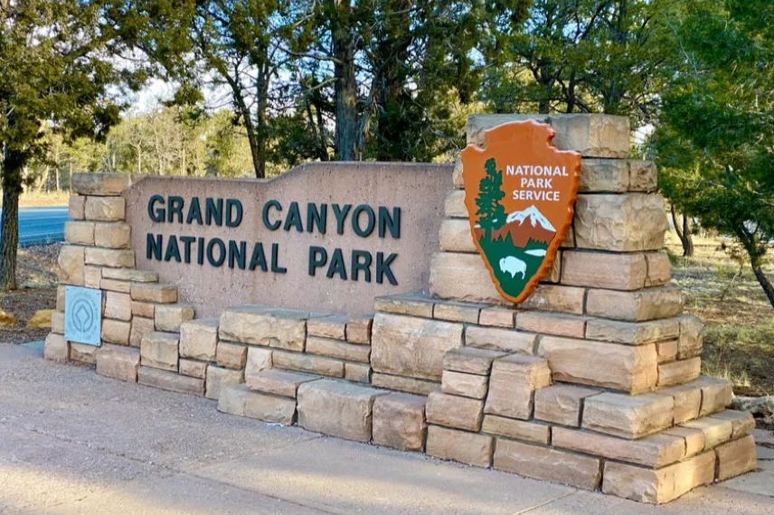 Grand Canyon National Park: One-Way or Roundtrip Shuttle Transfer from Las Vegas