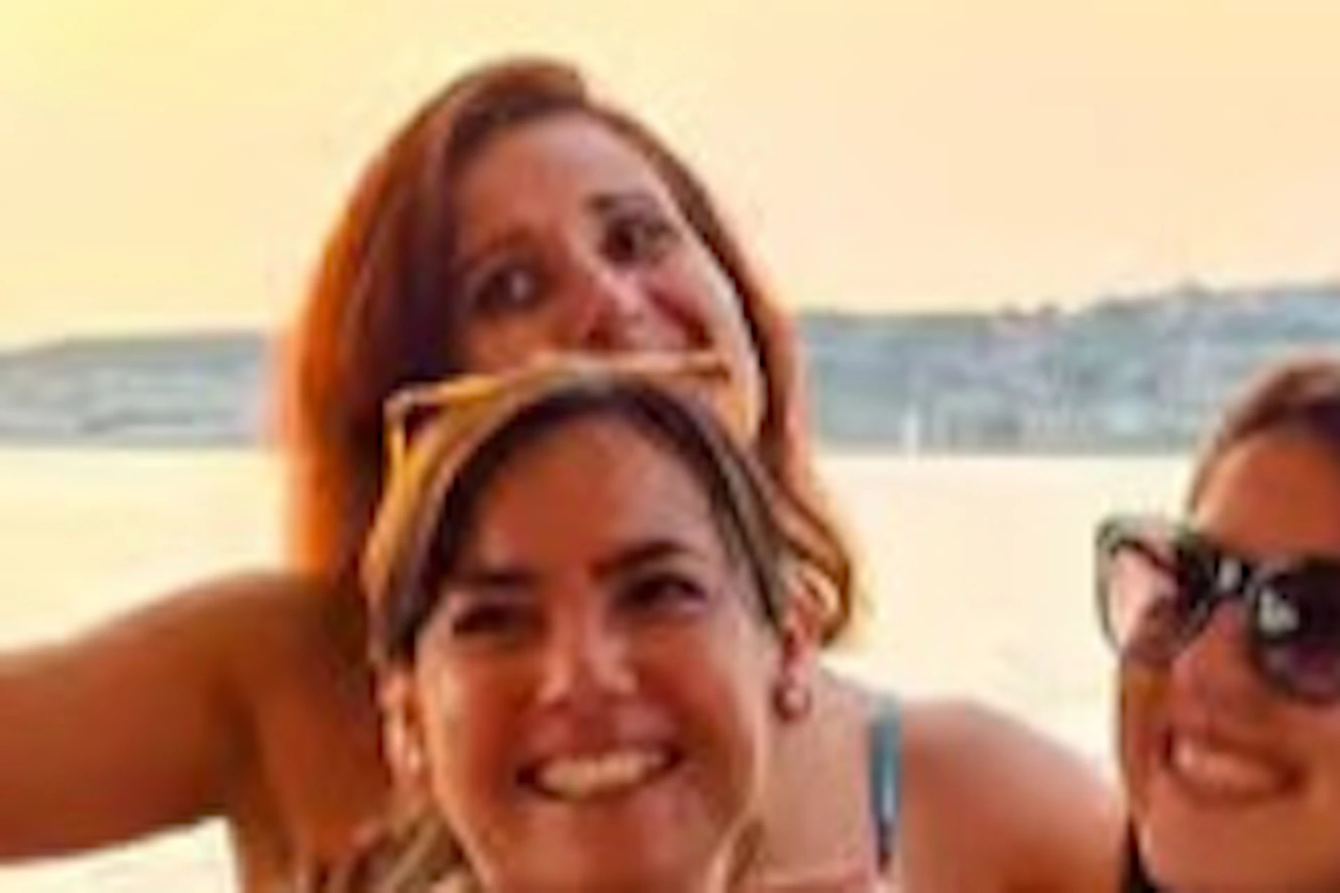 Five young women taking a selfie on a FRS Lisbon Sunset Cruise