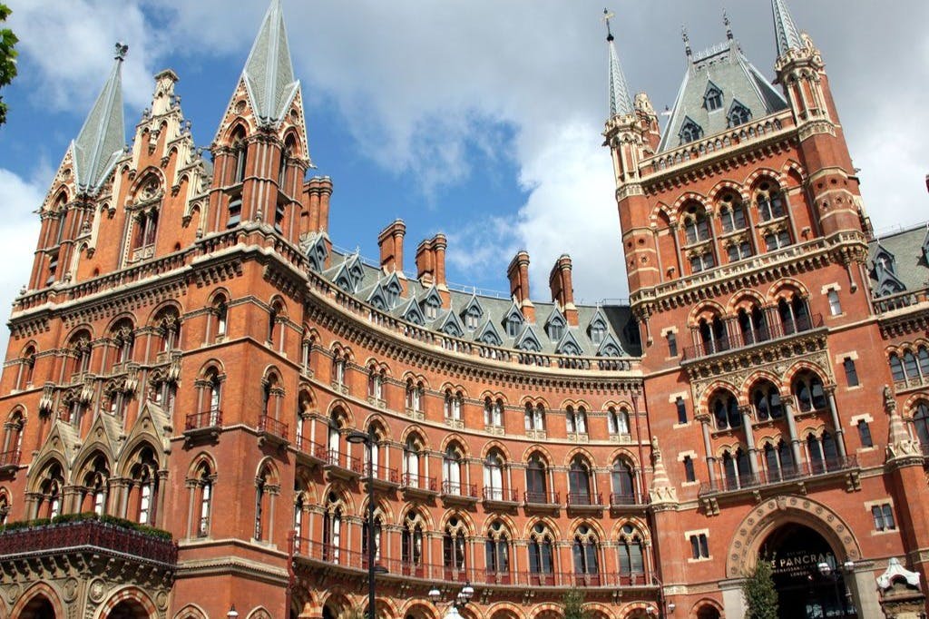 La célèbre gare de St. Pancras_La scène de la voiture volante