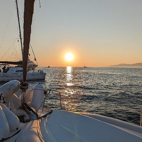 Mykonos: Adults-Only Sunset Cruise + Drink + Transfer