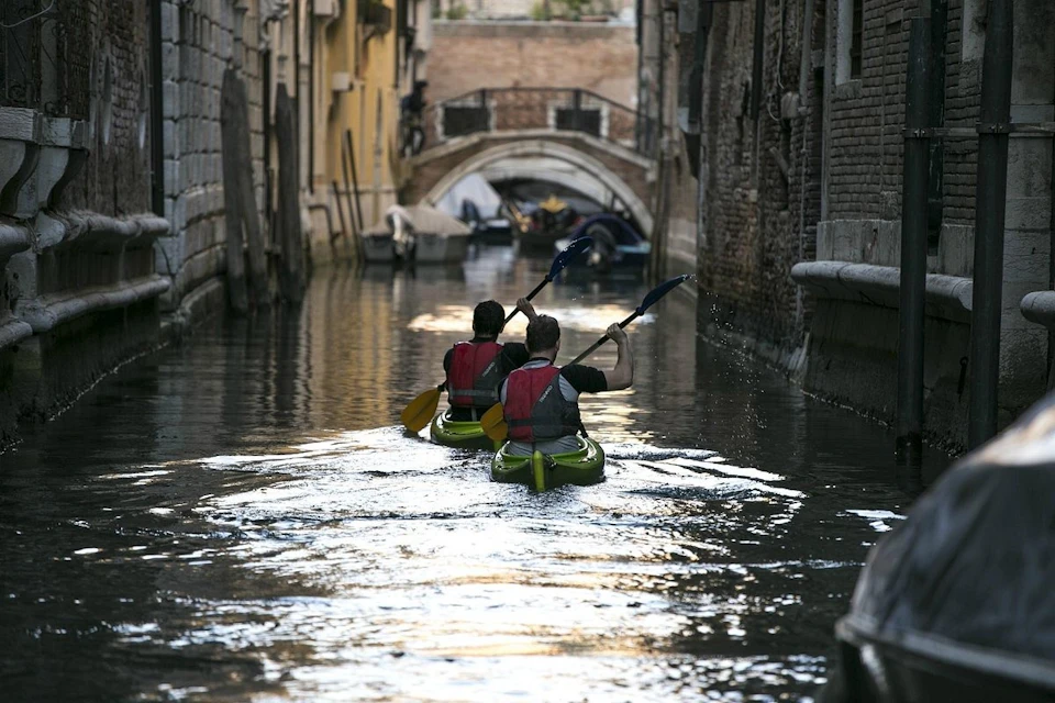 kids in kayak