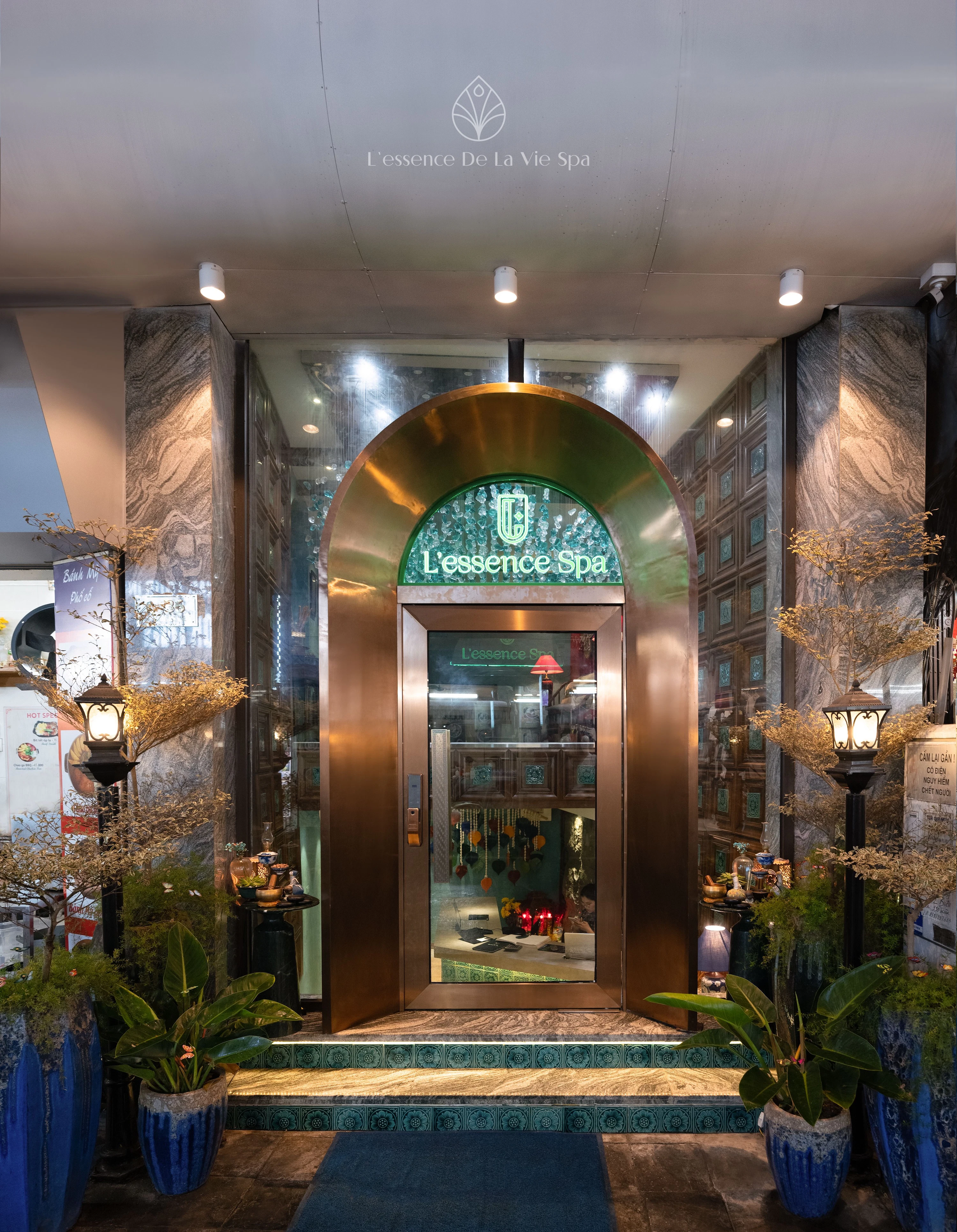 L'Essence Spa Hanoi: Back, Shoulder & Head Massage + Free Meals Offer