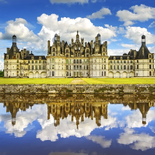 Castillos del Valle del Loira: Excursión de un Día desde París con Entradas + Degustación de Vinos