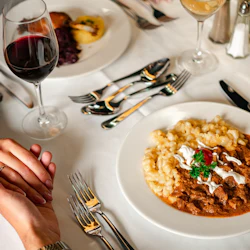 Budapest: Evening Cruise and Dinner with Champagne & Live Entertainment 5