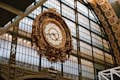 la célèbre horloge du musée d'orsay avec babylon tours