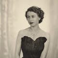 皇家肖像摄影一个世纪。 多萝西·怀尔丁，英国女王伊丽莎白二世， 1952年