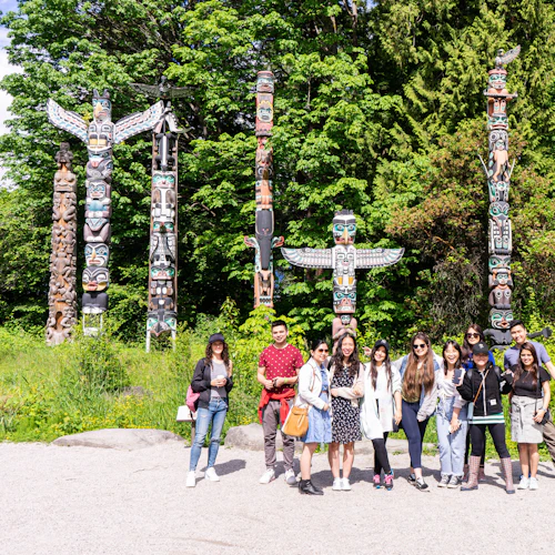 Vancouver: Sightseeing Bus & Boat Tour with Granville Island Market