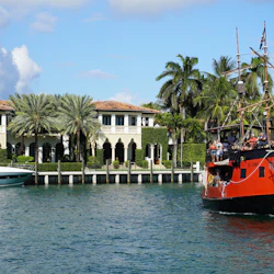 Sightseeing on the Pirate Ship, Celebrities Homes