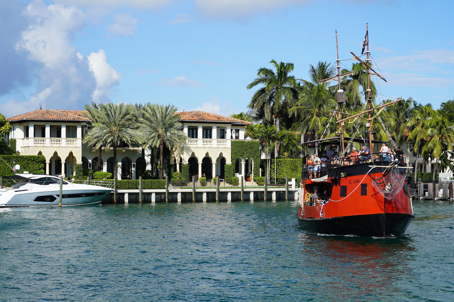 Sightseeing on the Pirate Ship, Celebrities Homes