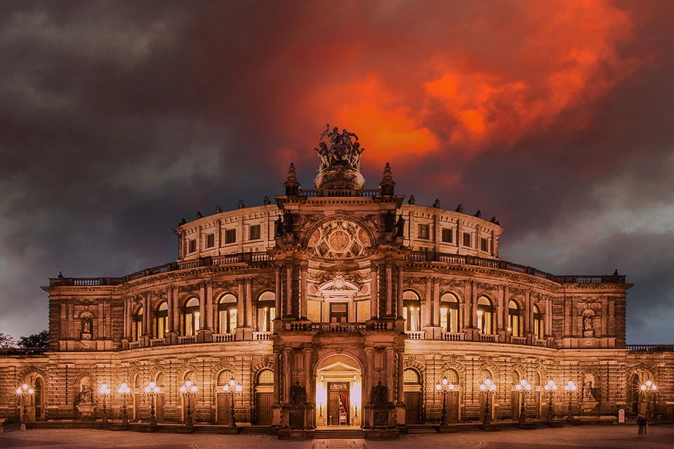 Semperoper: Visita guiada aos locais assombrados em alemão