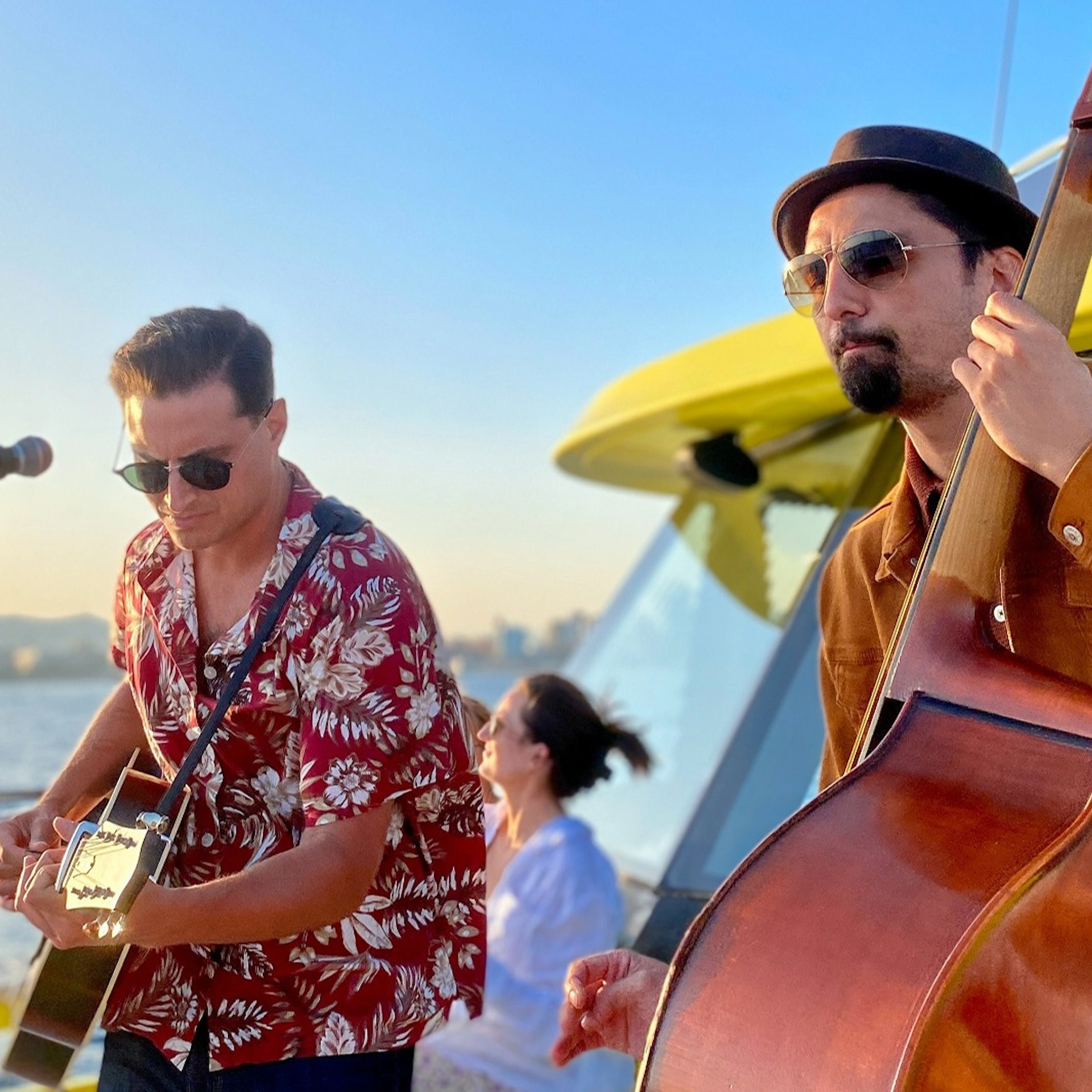 Barcelona: creuer al capvespre en catamarà ecològic + música en directe