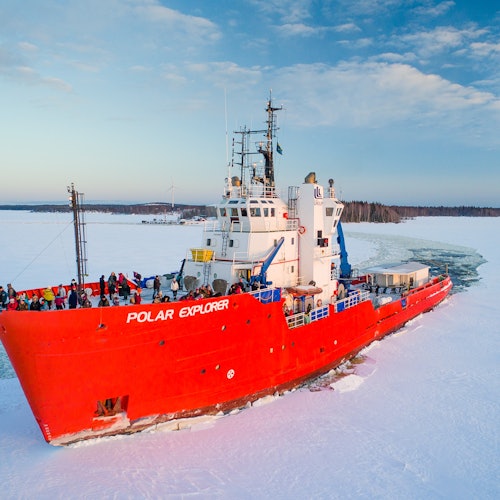 Rovaniemi: Crucero en rompehielos con almuerzo y flotación en el hielo