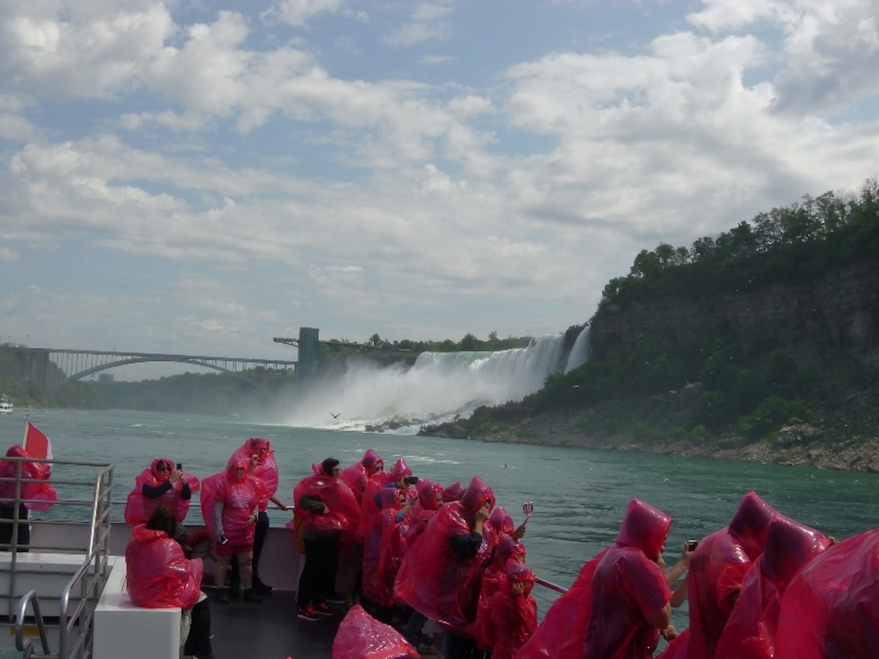 Tour dell'arcobaleno delle Cascate del Niagara con ingresso al Viaggio dietro le Cascate - Alloggi in Cascate del Niagara