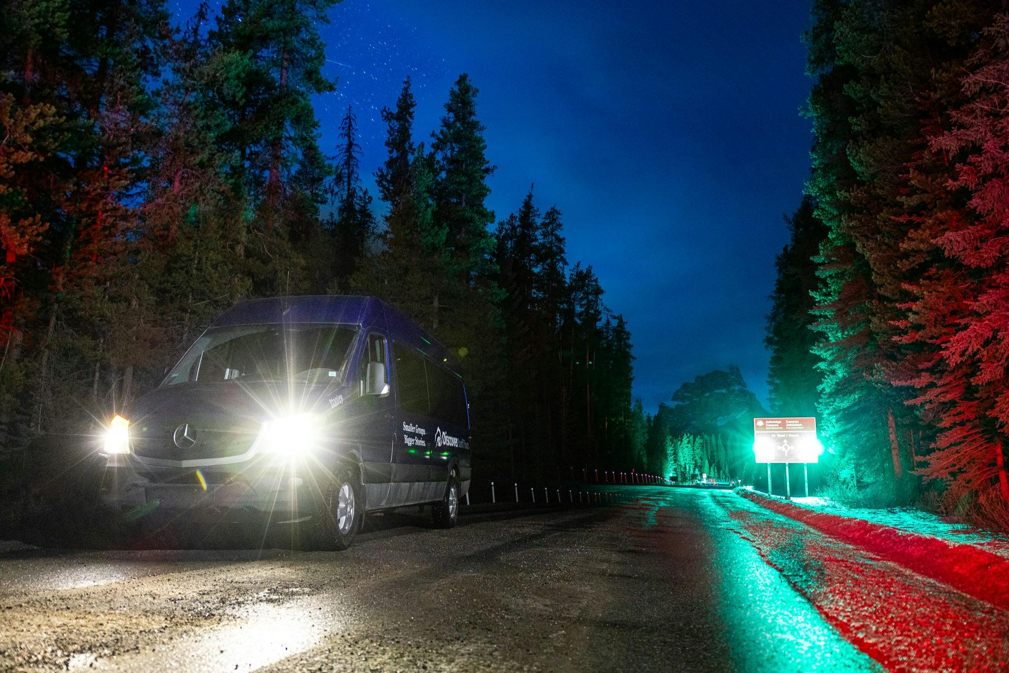 Scopri i tour di Banff - Passeggiata serale sul ghiaccio del canyon di Johnston