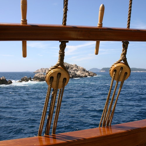Recorrido histórico por la República de Dubrovnik: Crucero panorámico guiado y visita a pie