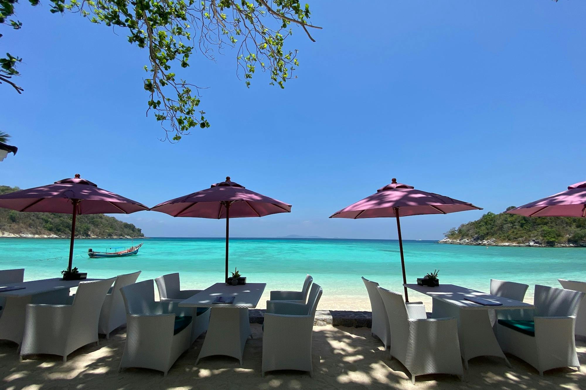 코라차의 아름다운 청록색 바다