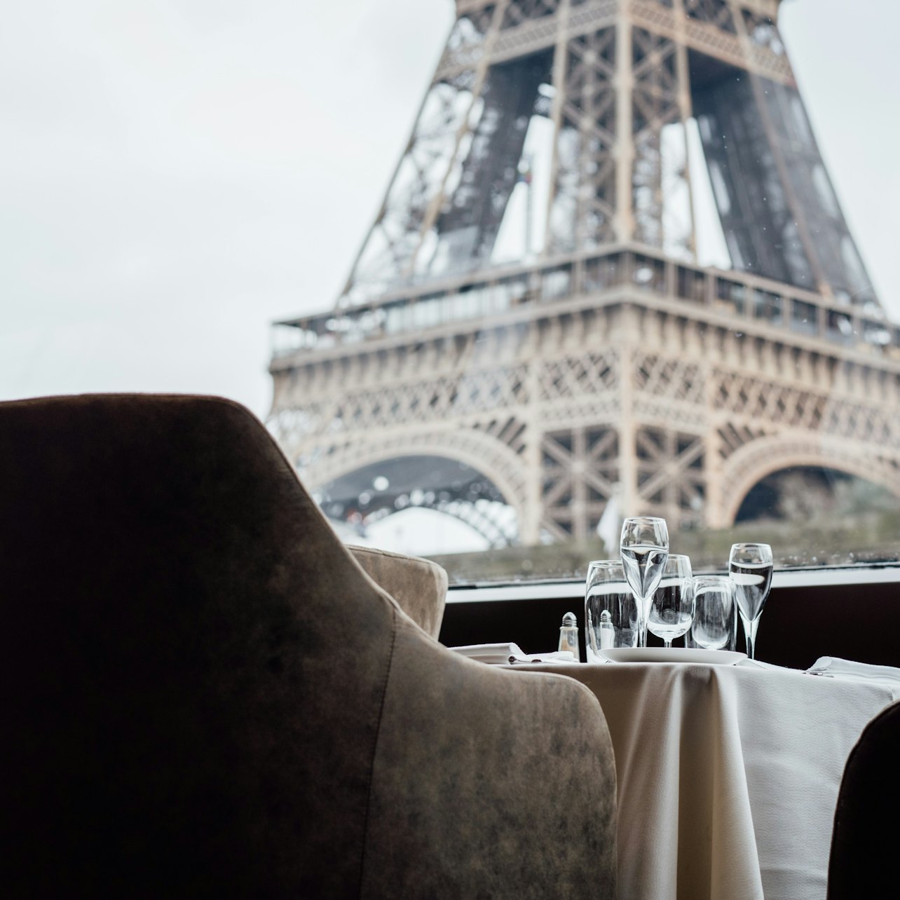 Almuerzo en crucero con Bateaux Mouches - Alojamientos en Paris