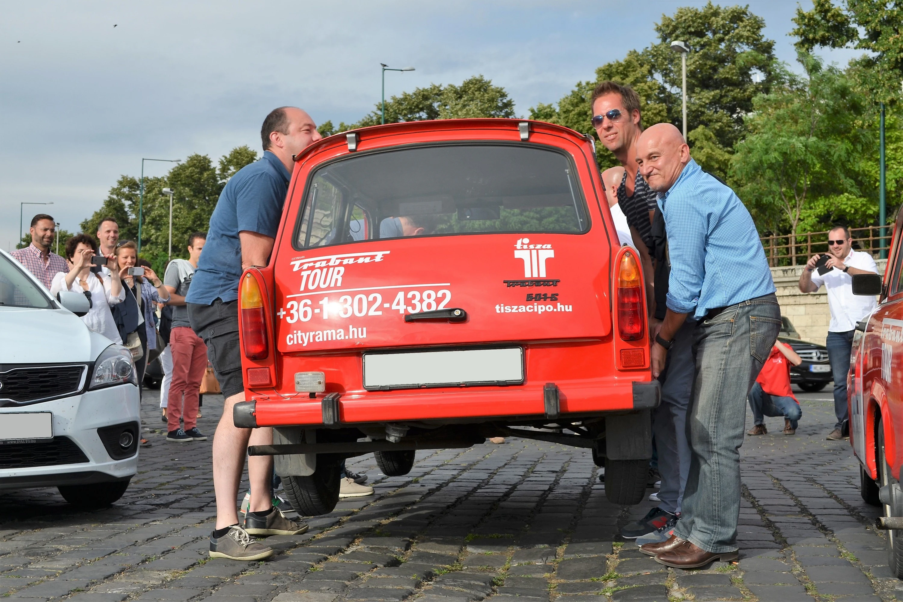 Budapest: Trabant Car Private Tour