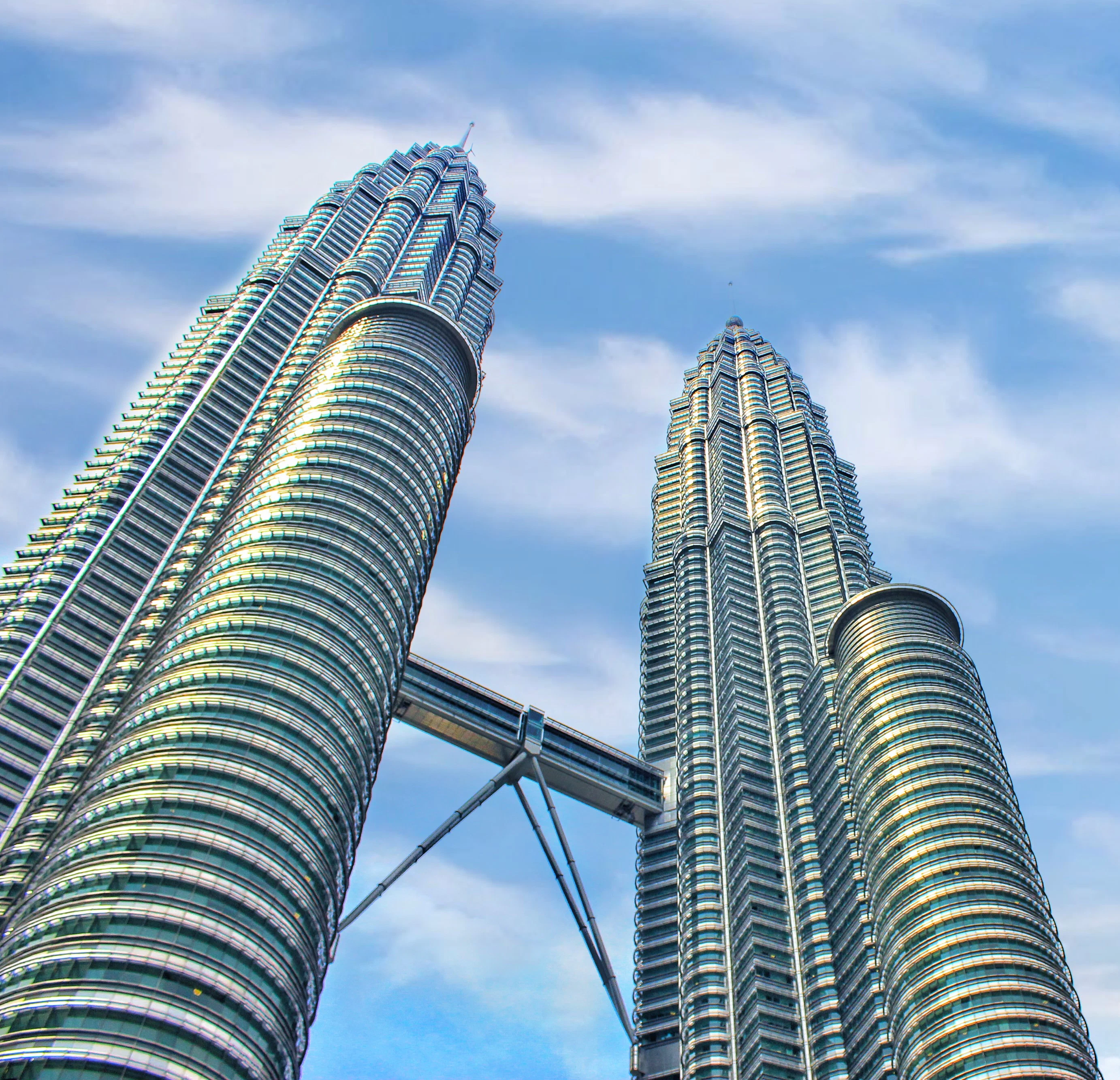 Petronas Twin Towers + Hotel Pick-Up: Skip The Line