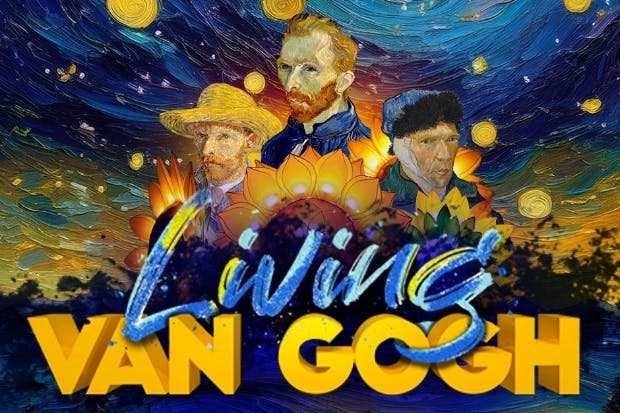 Trois portraits de Vincent van Gogh sur un fond inspiré de la nuit étoilée, avec le texte "Living Van Gogh" en surimpression.