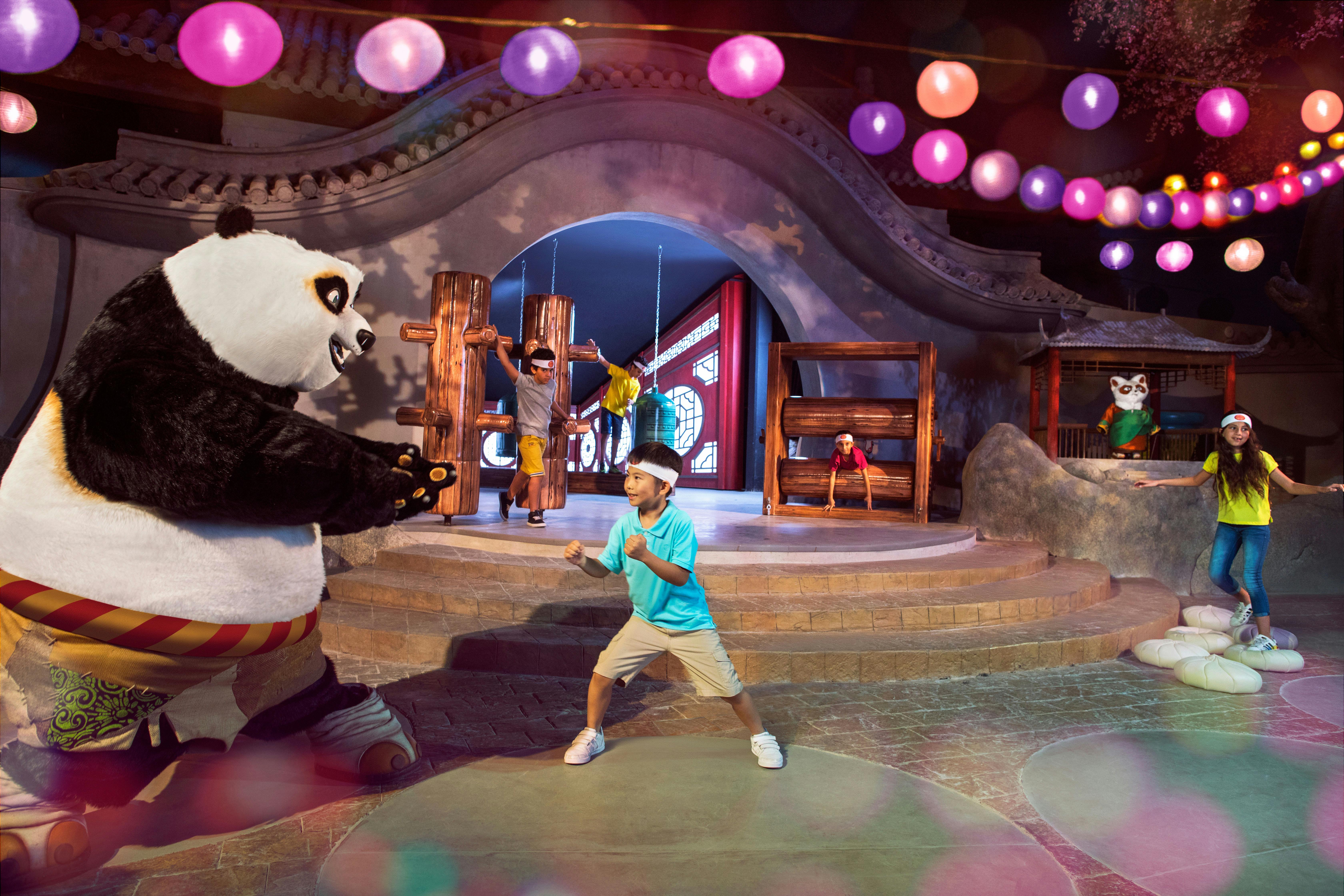 רכבת הרים קונג פו פנדה במושנגייט דובאי עם VR