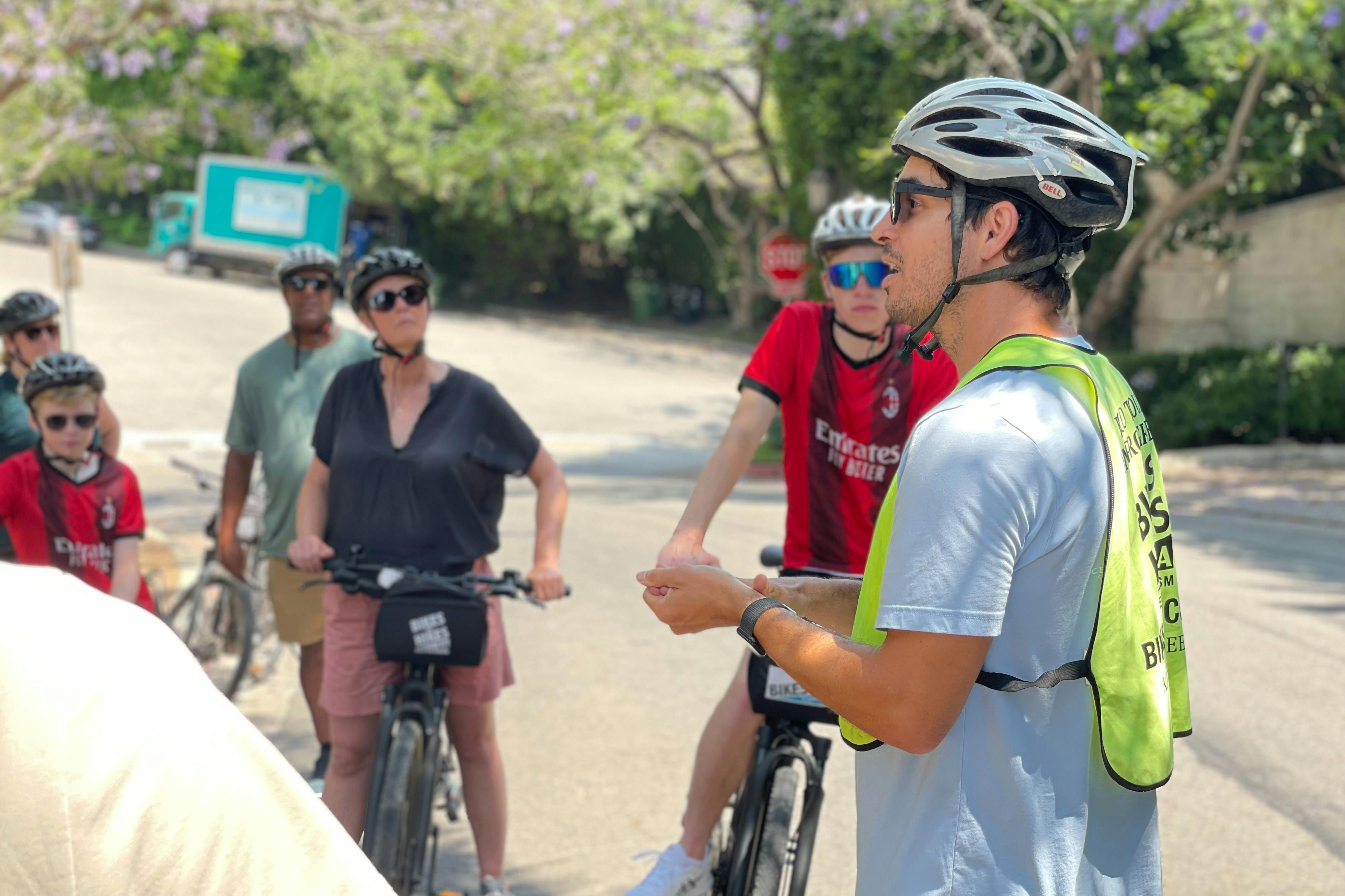 Your LA local guide keeps you entertained 