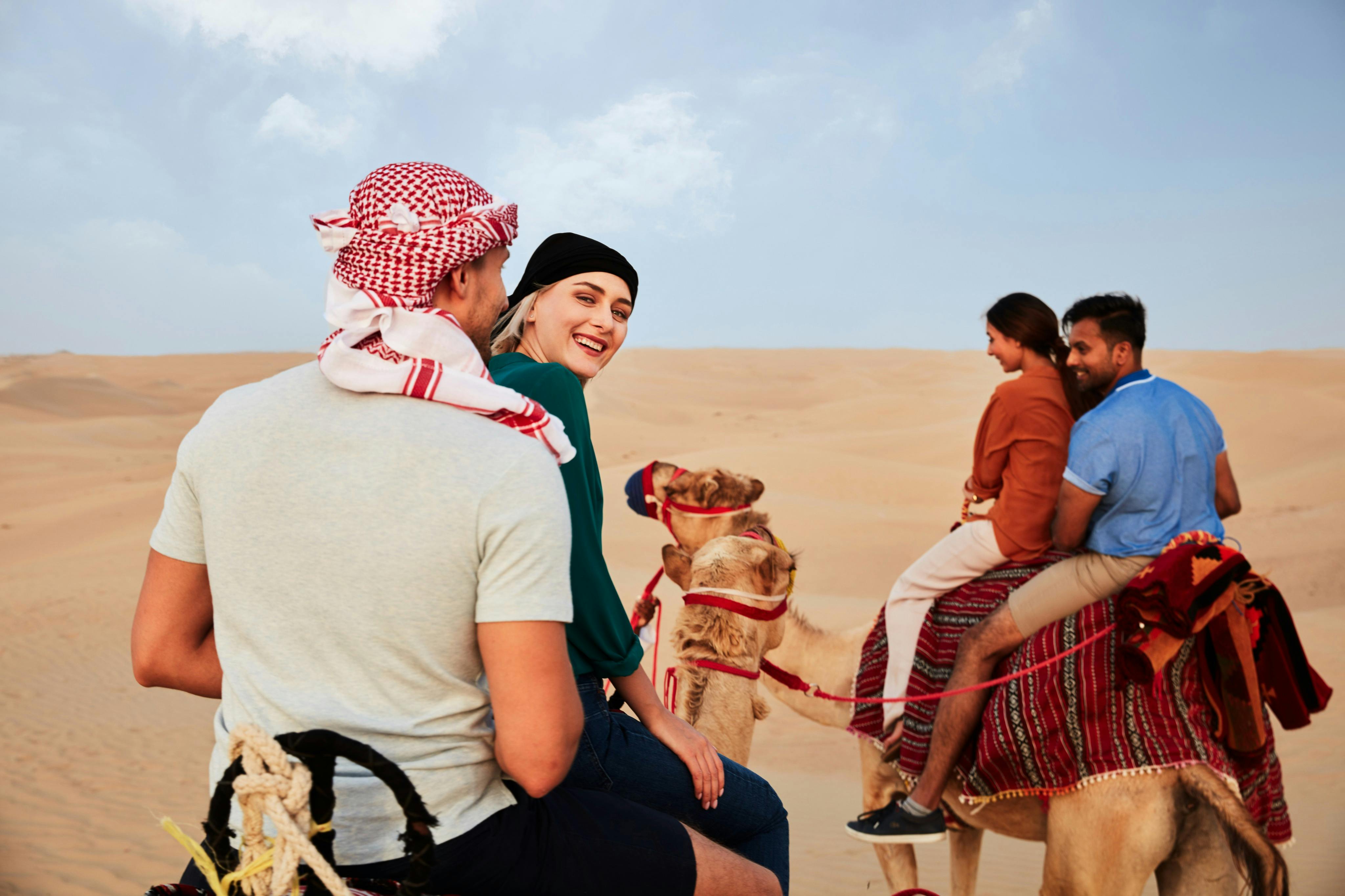 Dubai: Safari guiado de camelo no deserto + jantar + transferes + espetáculo de falcões - Photo 2