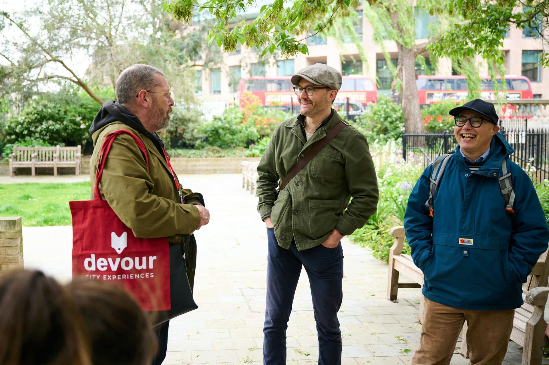 런던의 유서 깊은 펍에서 맛보는 에일의 맛과 이야기
