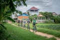 离开湄公河岛的通常路线，骑自行车从一个村庄到另一个村庄，探索当地的生活方式。