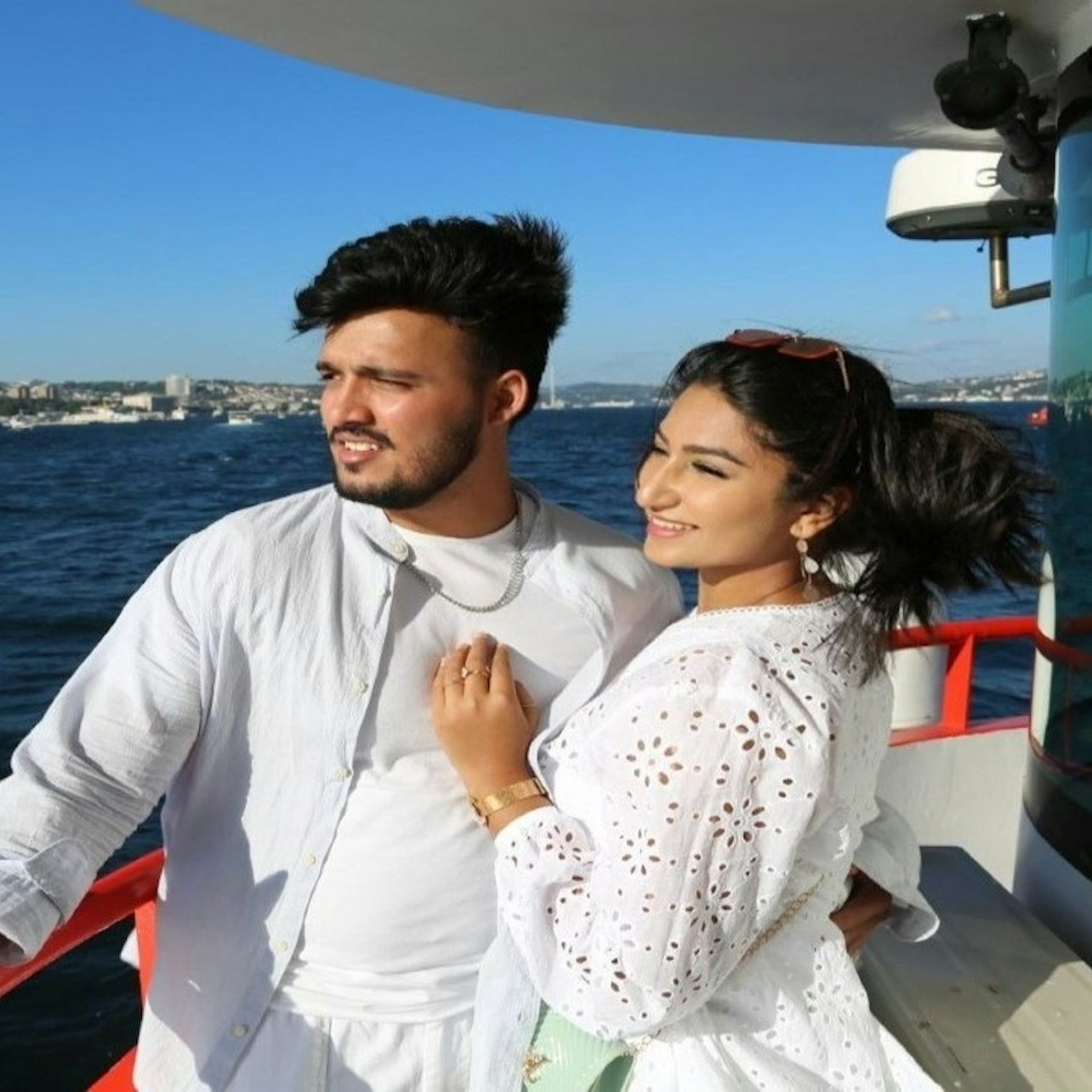 Istanbul: Guided Bosphorus Sightseeing Cruise + Audio Guide in Istanbul β Tiqets