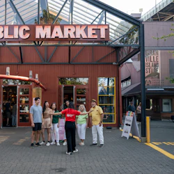 Vancouver: Granville Island Market Guided Food Tour