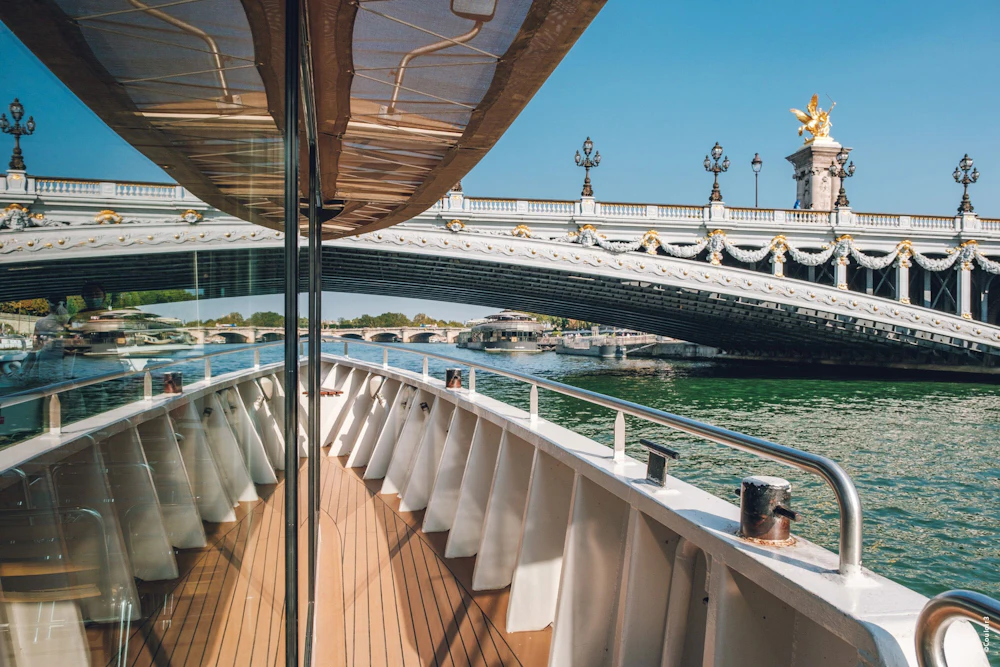Seine River: Cruise by Bateaux Parisiens + Eternal Notre-Dame: Virtual Experience — Bundles  in Paris