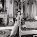 皇家肖像摄影一个世纪。 塞西尔·比顿，英国女王伊丽莎白二世， 1968年
