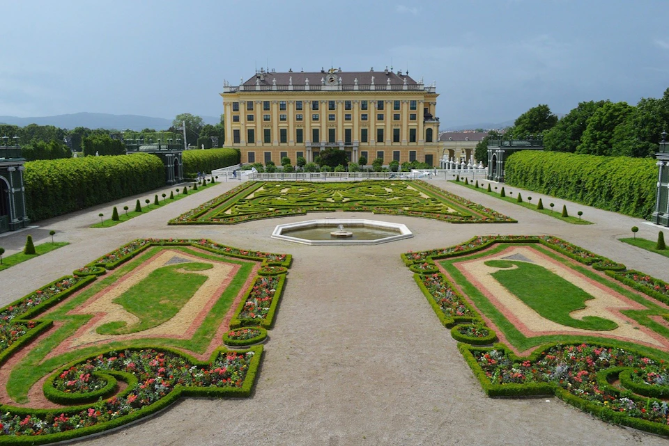Guided tour of Schonbrunn Palace & garden