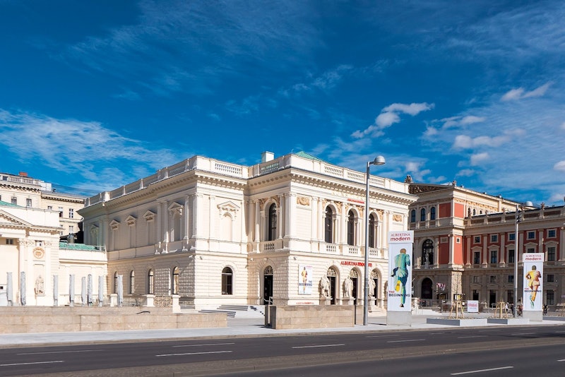 奈良美智　The ALBERTINA modern Museum