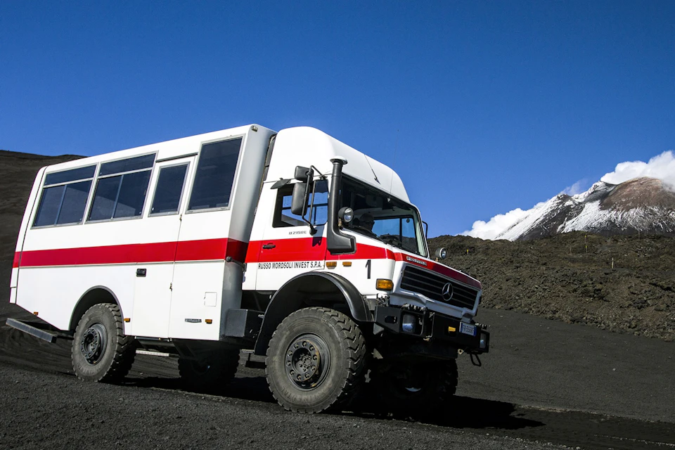 4x4 bus ad Summit craters behind