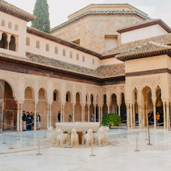 Alhambra & Nasrid Palaces: Guided Tour + City Pass 2