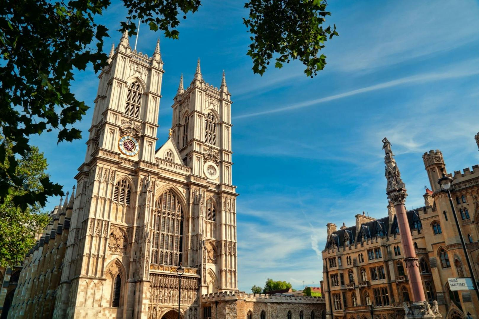 London: Guided Tour + River Cruise + London Eye Entry 2