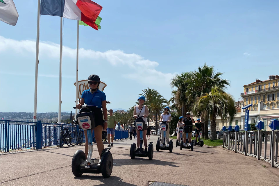 Your guide will teach you the history of Nice and its anecdotes.