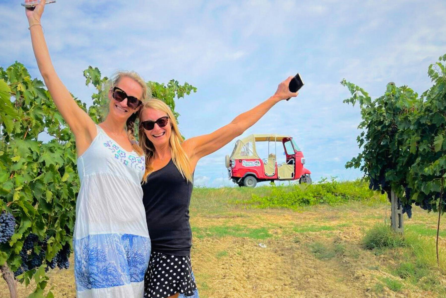 Toscana: Tour guidato privato in tuk tuk + picnic + degustazione di olio d'oliva e vino — 3