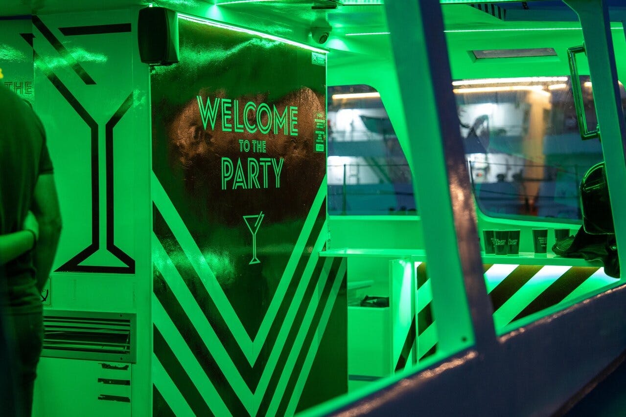 パーティー・ボートへようこそ